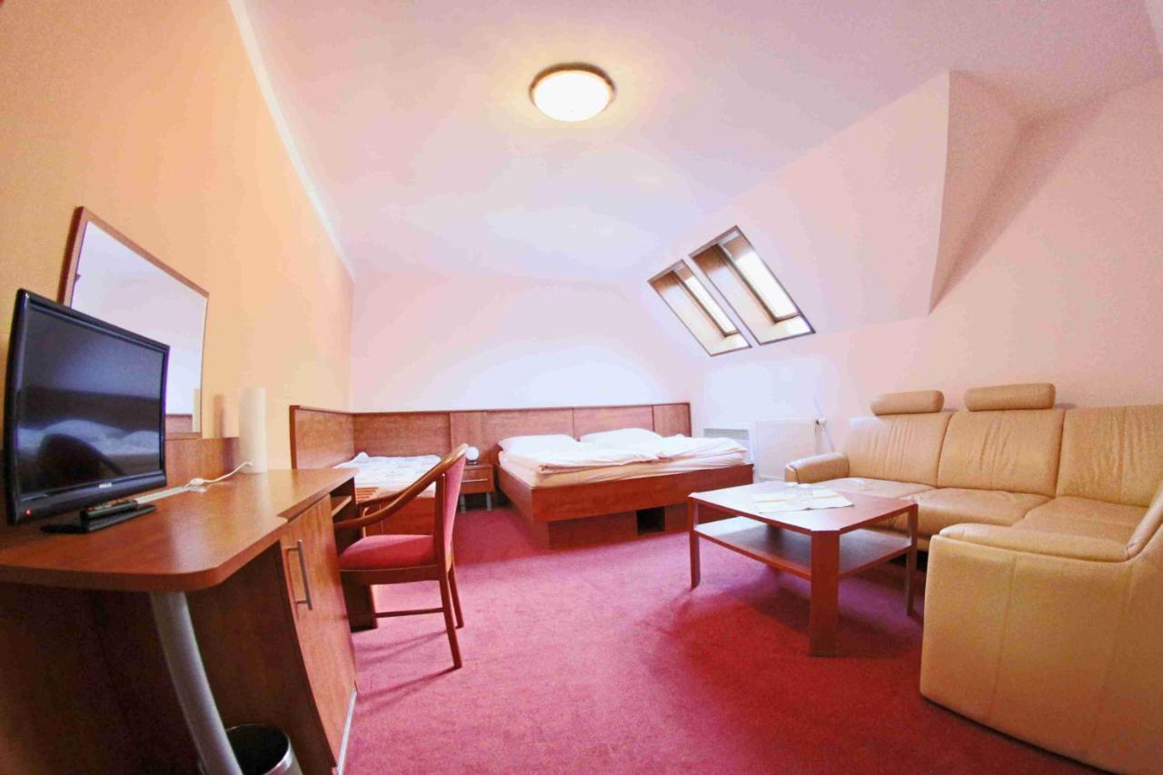 Hotel Koruna Karlštejn Eksteriør billede